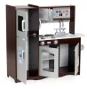 Kinderküche aus Holz mit Schränken und Kühlschrank