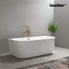 Noch freistehende Badewanne